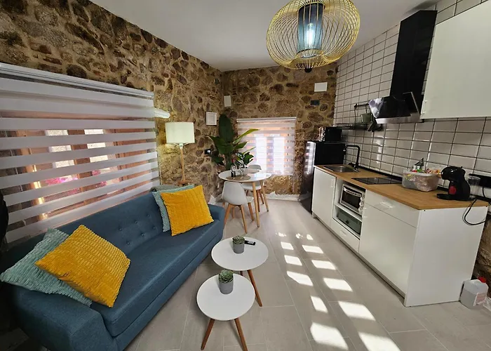 Chalet: El Eden Casas Rurales Con Piscina Y Jacuzzi