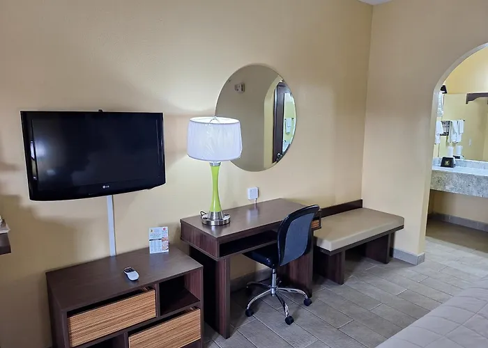 Golf hotel: Super 8 By Wyndham Weslaco