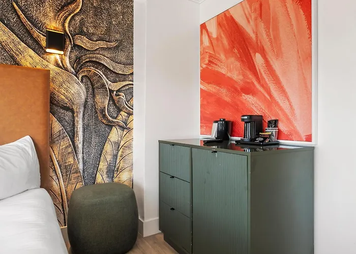 Resort: Nob Hill Hotel