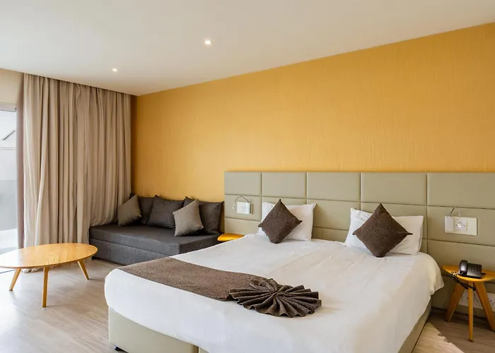 Melpo Antia Hotel & Suites Ayía Nápa