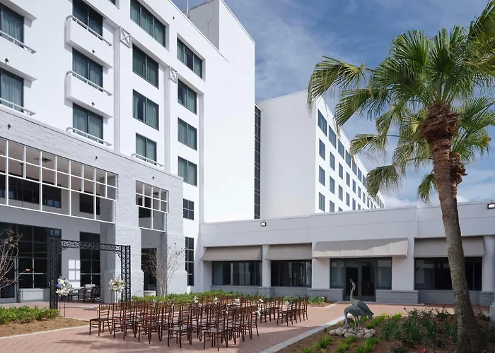 Luxury hotel only: Hilton New Orleans Airport