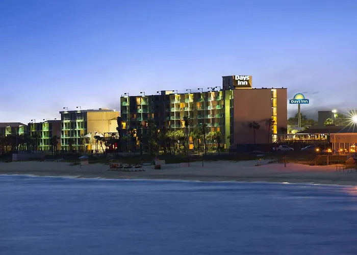 Motel: Days Inn By Wyndham Panama City Beach Beachfront Resort