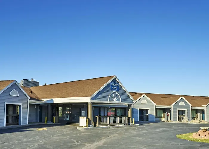 Pet Friendly hotel: Travelodge By Wyndham Appleton