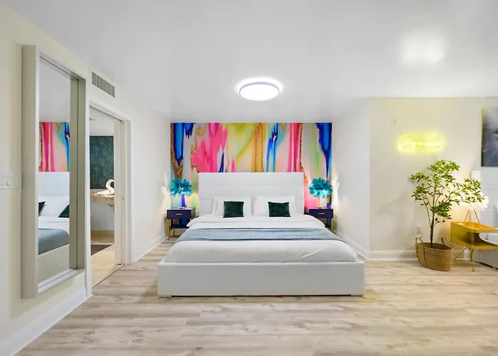 Apartment: Ocean Drive Apartments With Rooftop Pool, South Beach, Miami