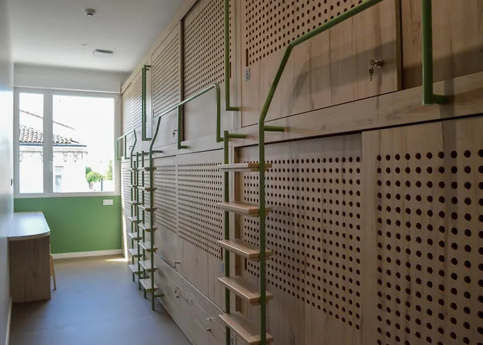 Bloom Hostel Bar & Garden