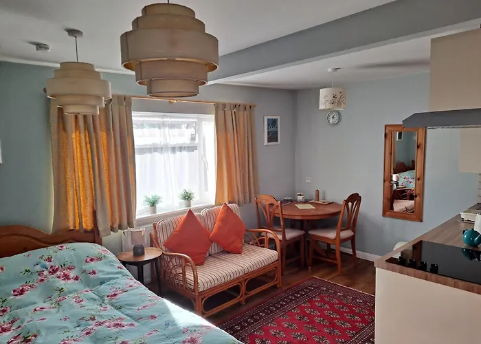 Cheltenham Studio Apartment