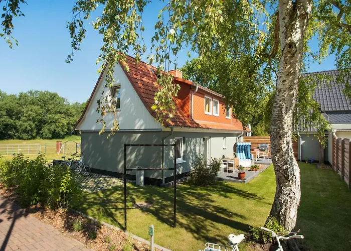 Ferienvermietung: Villa Wiesenau großzügiges Ferienhaus in Prerow by Restaurant Wiesenau