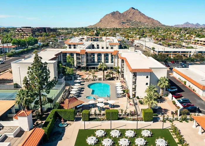 Central hotel: Embassy Suites By Hilton Scottsdale Resort