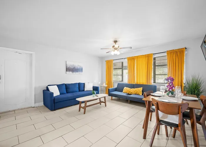 Bayview Apartments By Lowkl