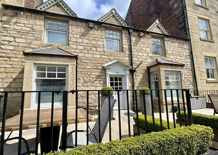 B&B only: The Bondgate Boutique