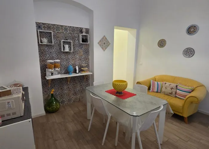 Hotel sulla spiaggia: Dietro il massimo