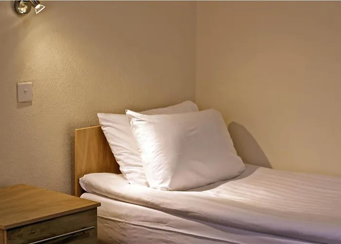 Central Hotel Golders Green