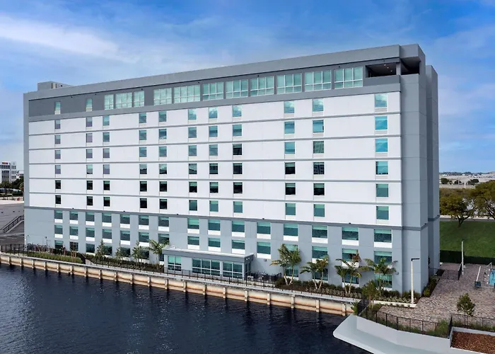Family resorts Tru By Hilton Miami Airport South Blue Lagoon, Fl