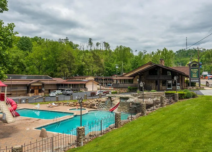 Brookside Lodge - Gatlinburg - On The River