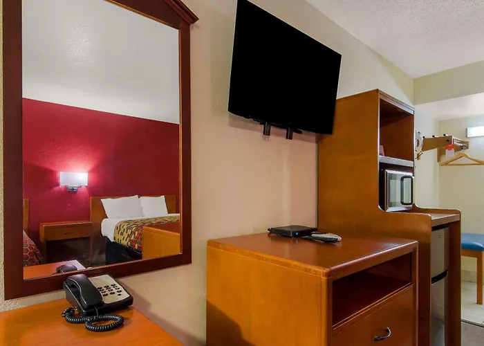 Motel: Econo Lodge Goldsboro Hwy 70