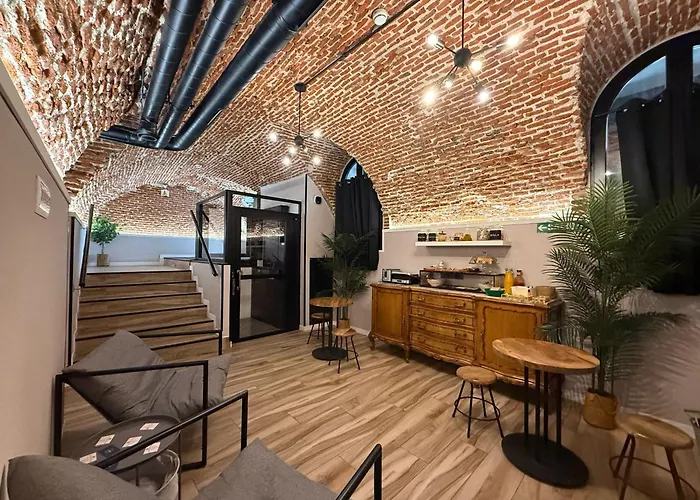 Hotel: CC Opera Suites