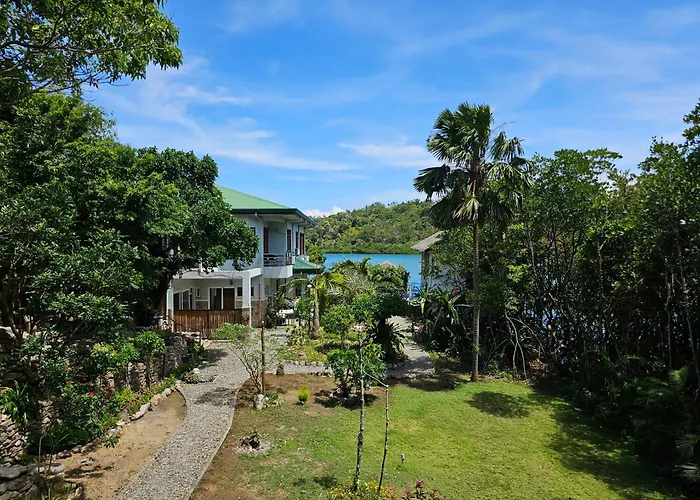 4 star hotel: Edgewater Dive & Spa Resort