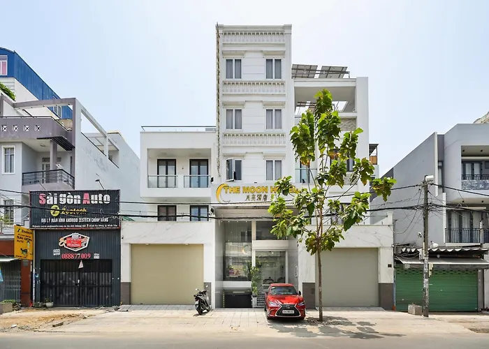 Pet Friendly hotel: The Moon 2 Hotel