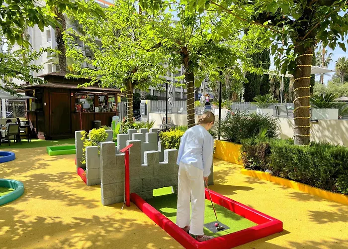 Rentalmar Salou Playa Family Suites & Pool