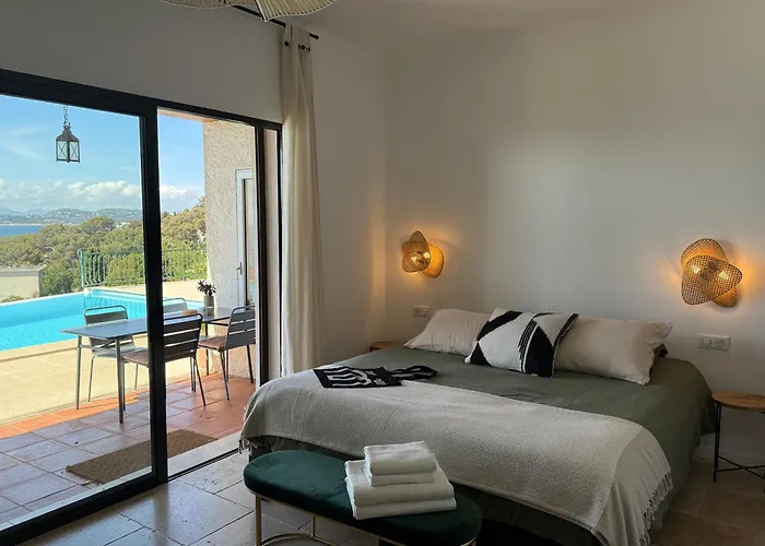 Hôtel avec piscine: Maison Lumio
