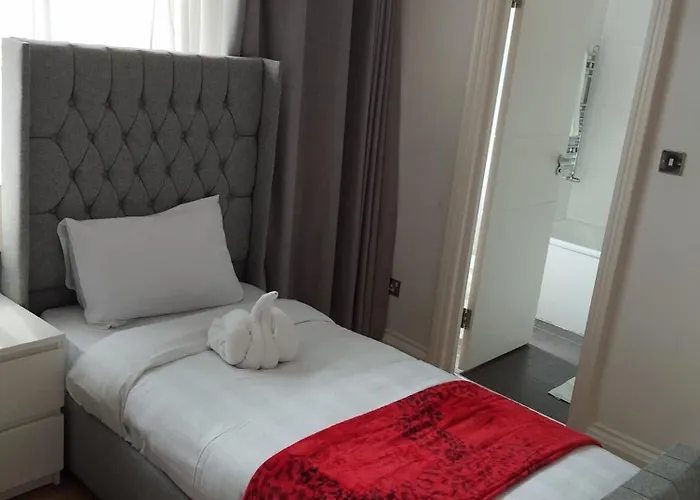 Villa: Porchester Place