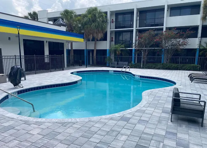 All Motels Days Inn & Suites By Wyndham Orlando Airport