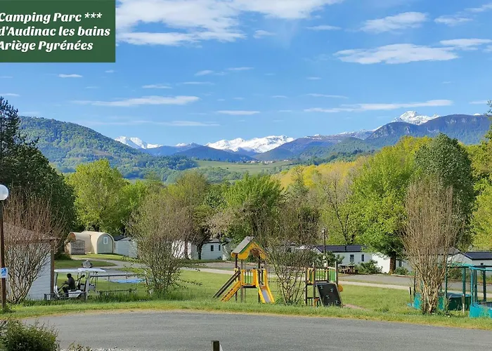 Camping Parc d'Audinac les Bains 3 étoiles - Piscine chauffée - Vue montagne