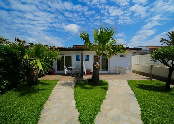 Casa vacanze: Marinella Beach Apartments - On The Beach - Private Free Parking