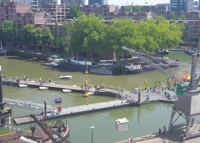 Houseboat Holiday Apartments Rotterdam