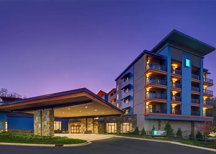 Hotels With Four Stars Embassy Suites By Hilton Gatlinburg Resort