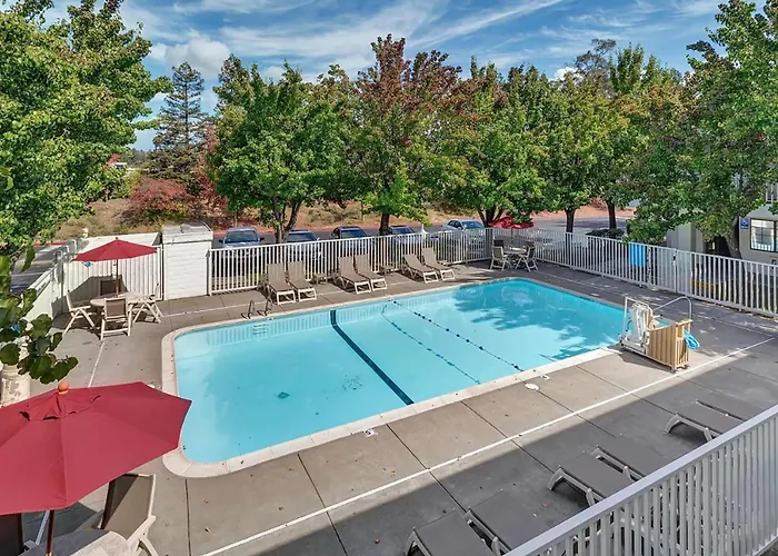 Central hotel: Motel 6-Santa Rosa, Ca - North