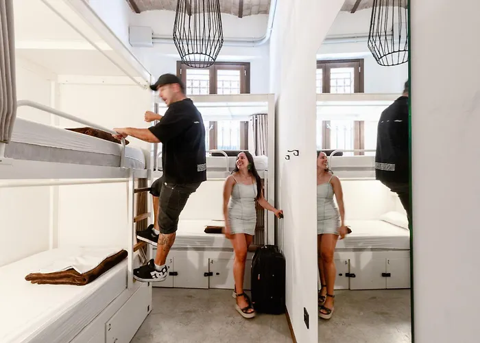 Black Swan Hostel Granada