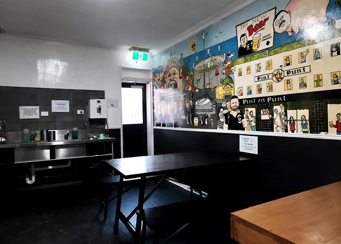 Hostel: Pint On Punt Backpackers