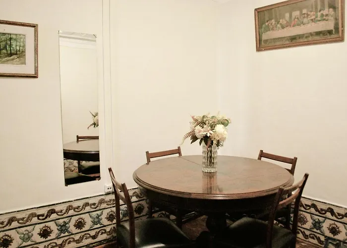 Hotel Aeroporto: Azulejos Cais Sodre B&B