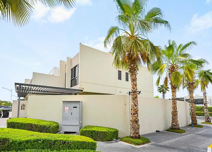 Villa: Damac Hills 2 Poolside