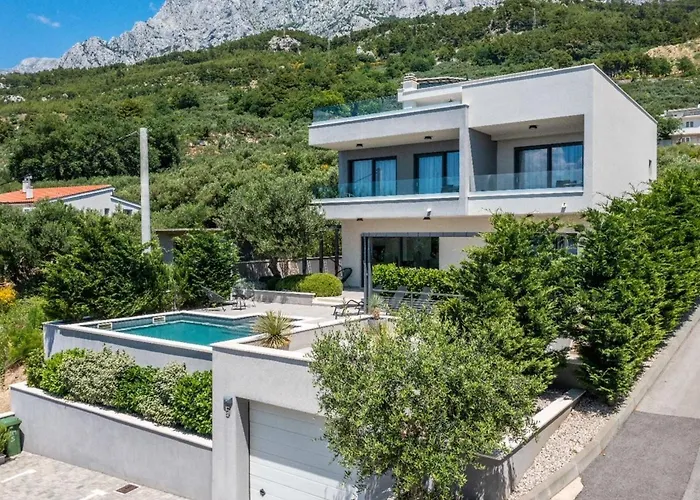  Kuk With Heated Salt Water Pool - Makarska