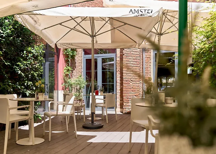 B&B: The Book Factory Hostel By Gaiarooms