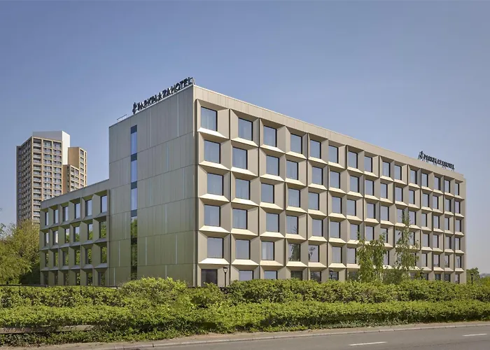Park Plaza , Park Royal