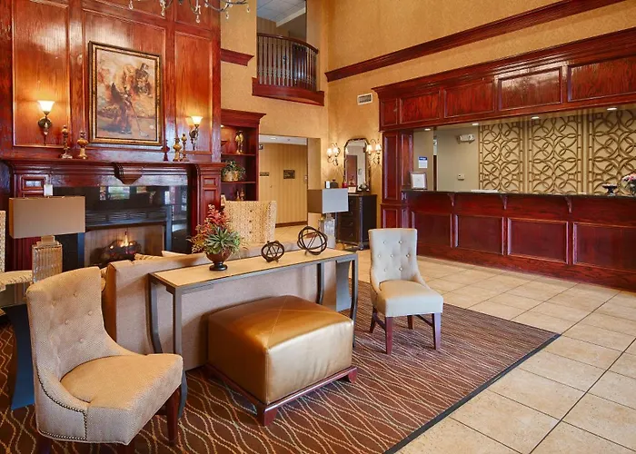 Best Western Plus Crown Colony Inn & Suites