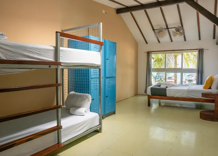 The Yak Lake House - Hostal Bacalar