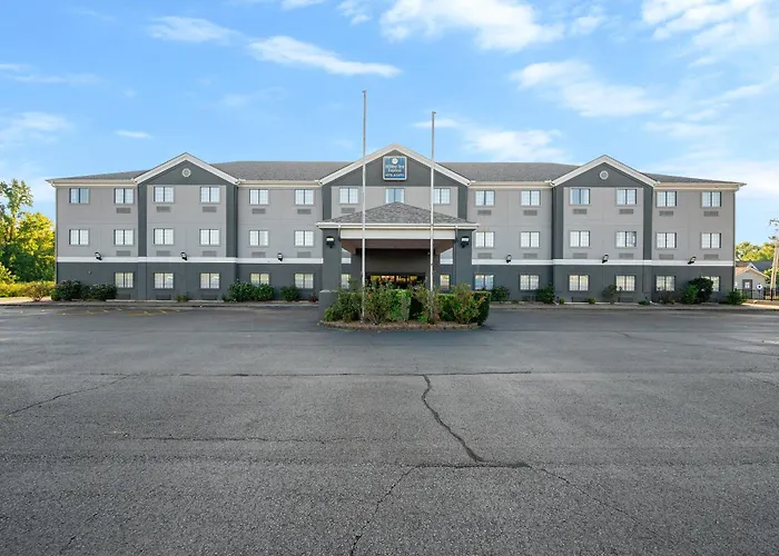 Pet Friendly hotel: Hiway Inn Express Of Broken Bow