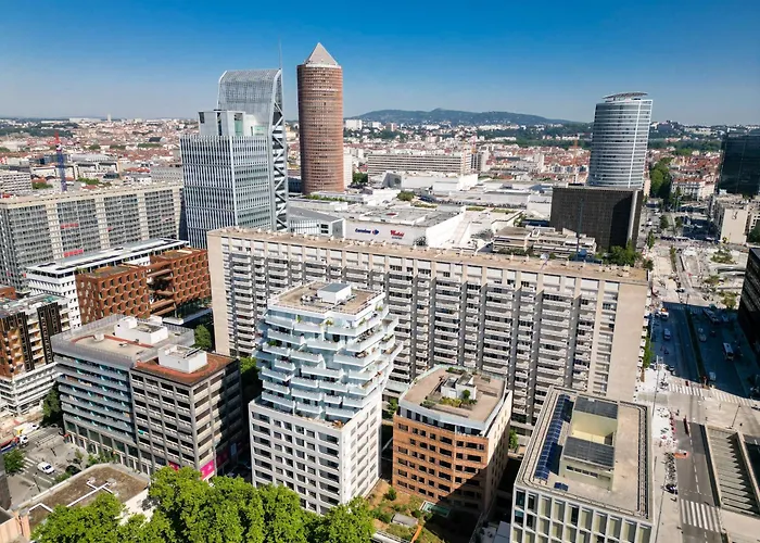 Hôtel avec piscine: Néméa Appart Hotel Résidence So Cloud