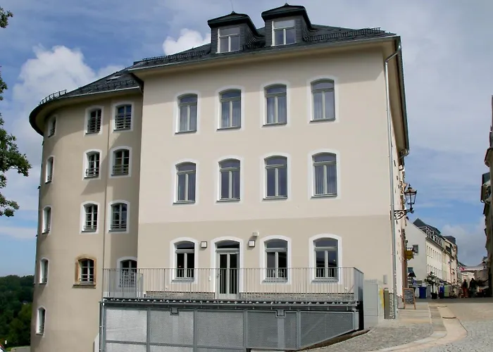 Anna und Sascha, Hotel und Café