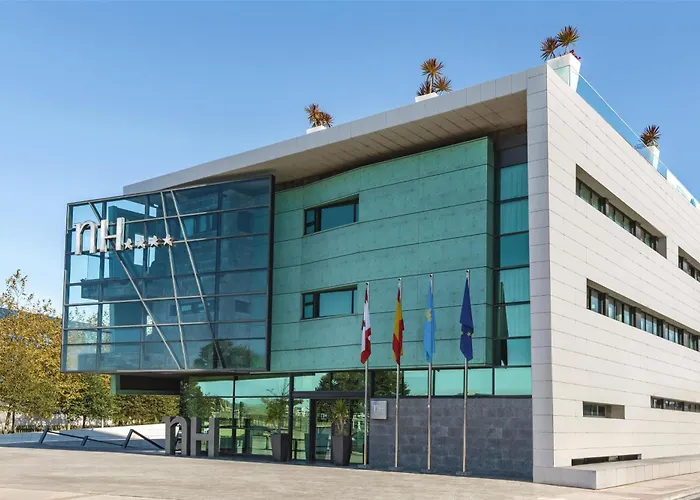 Hotel con piscina: NH Gijón