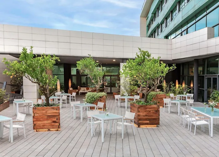 Hotel con piscina: NH Gijón