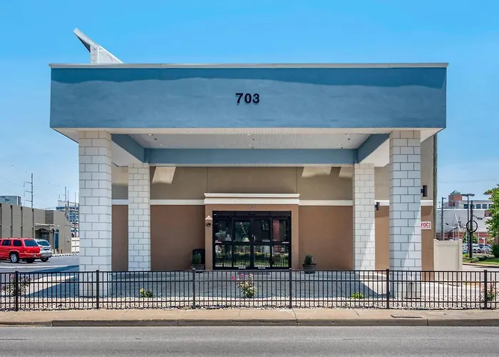 Quality Inn & Suites Evansville Downtown