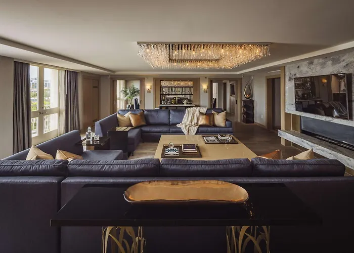 Hotel with pool: L'Ermitage Beverly Hills