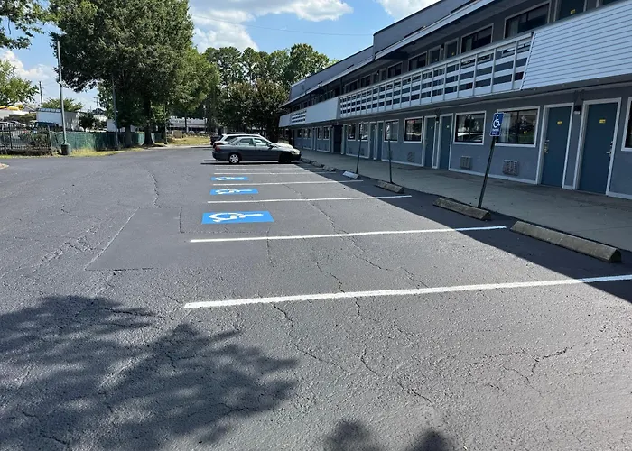 Motel: Days Inn By Wyndham Charlotte University