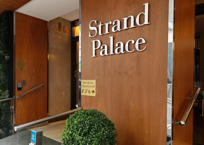Resort: Strand Palace