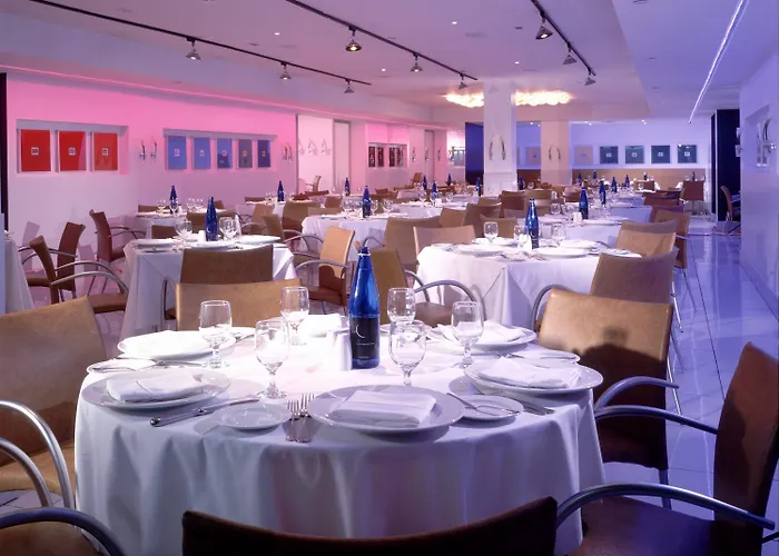 Pet Friendly hotel: Stewart Hotel